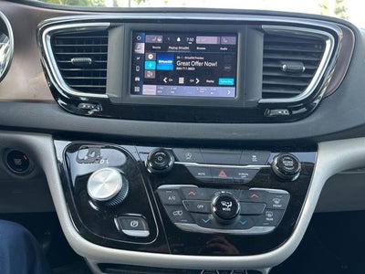 2022 Chrysler Voyager LX