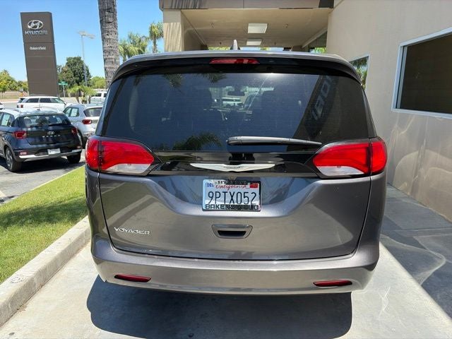 2022 Chrysler Voyager LX