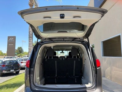 2022 Chrysler Voyager LX