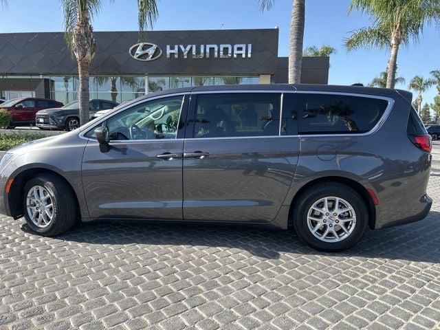 2022 Chrysler Voyager LX