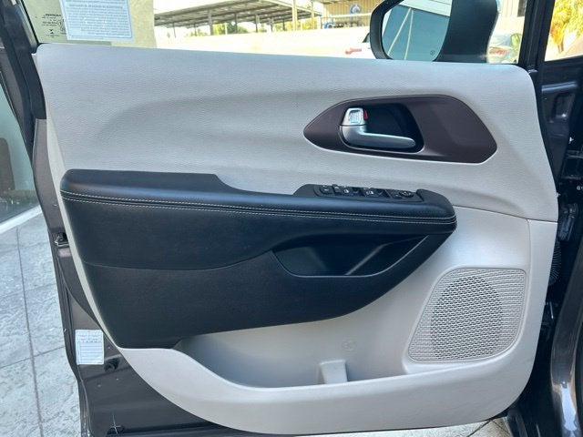2021 Chrysler Voyager LXI