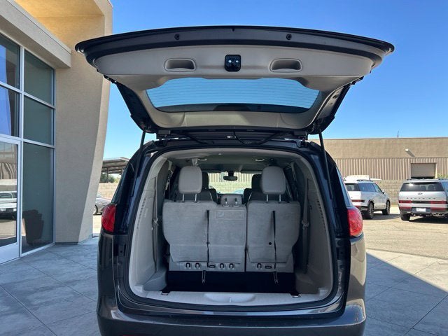 2021 Chrysler Voyager LXI
