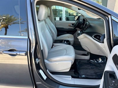 2021 Chrysler Voyager LXI