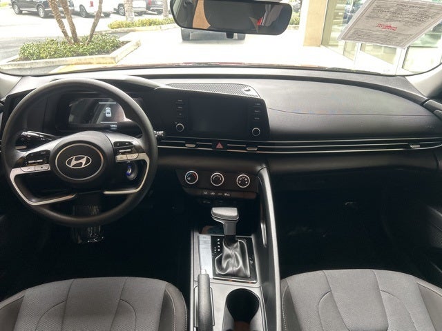 2025 Hyundai ELANTRA SE CERTIFIED