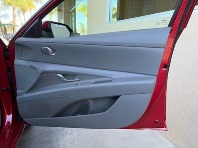 2025 Hyundai ELANTRA SE CERTIFIED