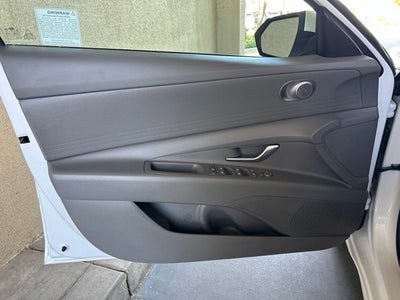 2025 Hyundai ELANTRA SE CERTIFIED