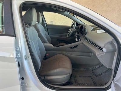 2025 Hyundai ELANTRA SE CERTIFIED