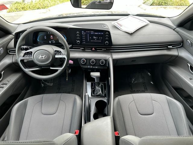 2025 Hyundai ELANTRA SE CERTIFIED