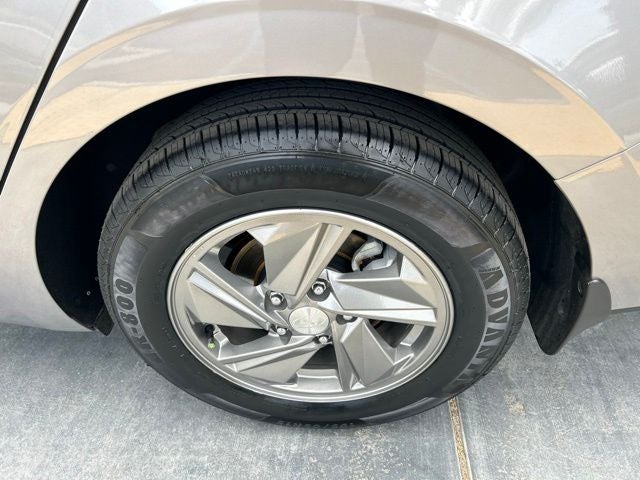 2025 Hyundai ELANTRA SE CERTIFIED