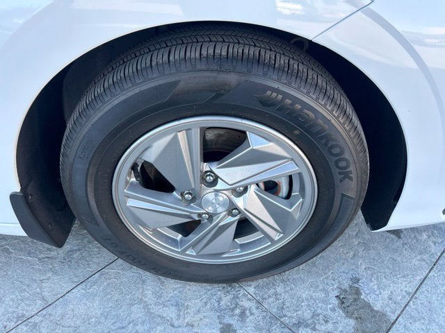 2025 Hyundai ELANTRA SE CERTIFIED