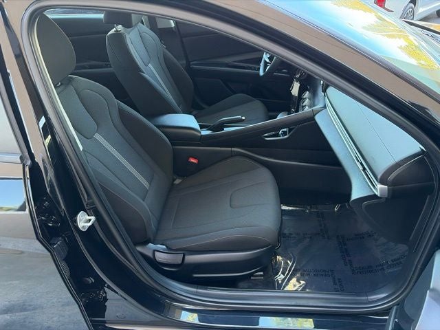 2025 Hyundai ELANTRA SE CERTIFIED