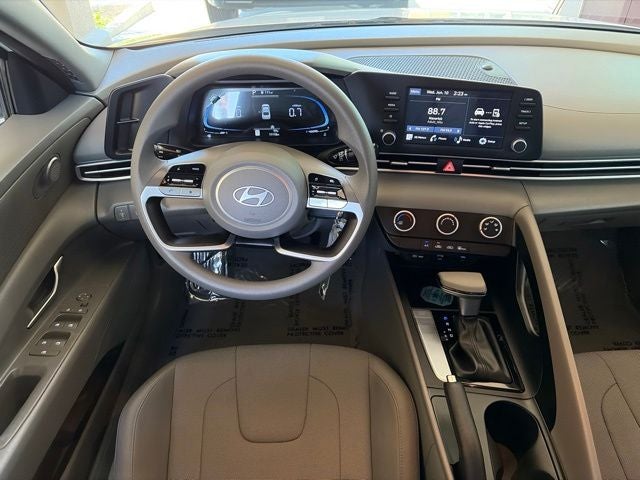2025 Hyundai ELANTRA SE CERTIFIED