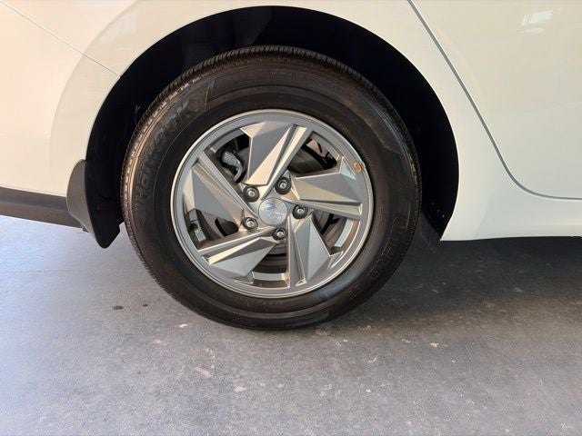 2025 Hyundai ELANTRA SE CERTIFIED