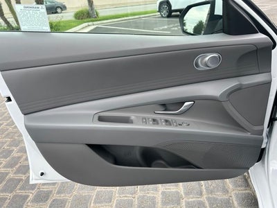 2026 Hyundai ELANTRA SE